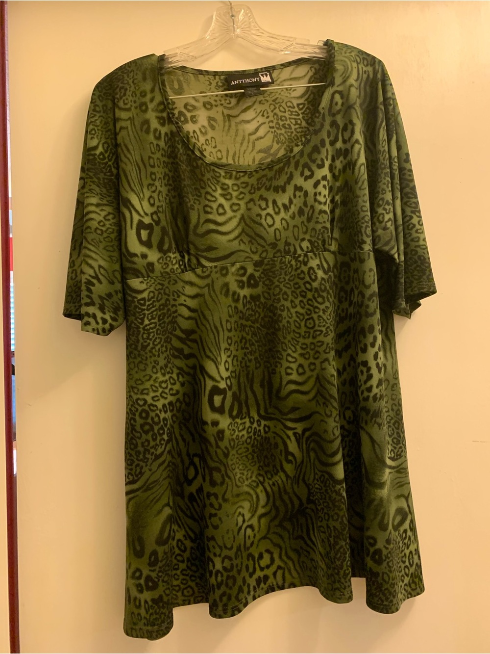 Antthony Plus Size Olive Green Animal Print Scoop Neck Tunic Top